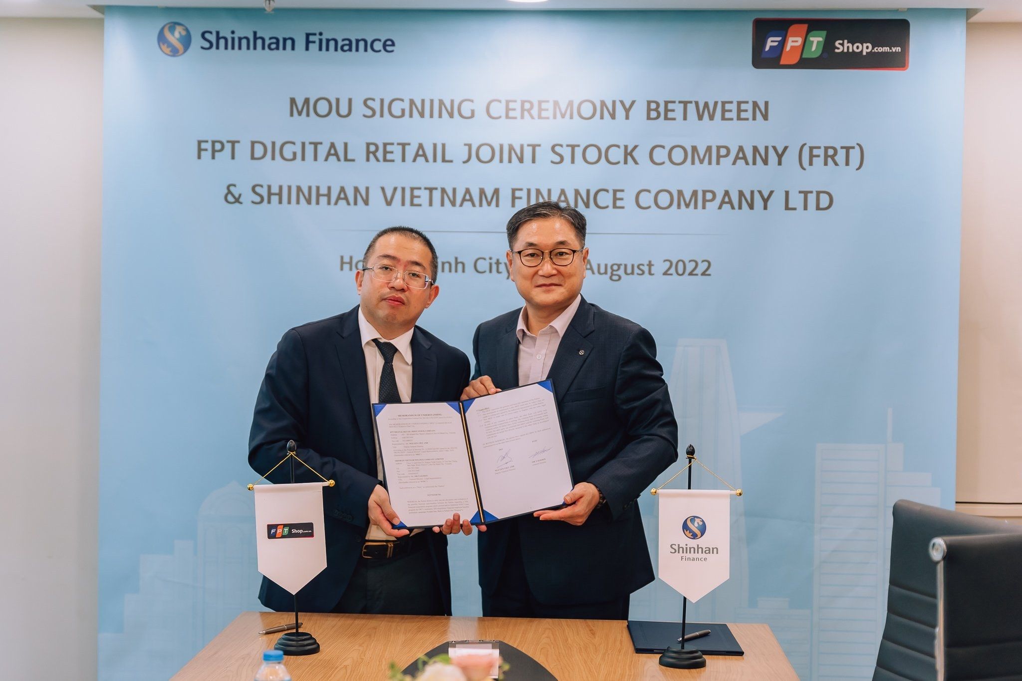 Lễ ký kết thỏa thuận hợp tác giữa Shinhan Finance và FPT Retail